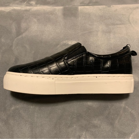 🖤PRACTICALLY BRAND NEW LADIES SLIP-ON LOAFERS/SNEAKERS IN SIZE 8/38 BY BAMBOO🖤 - Picture 5 of 7
